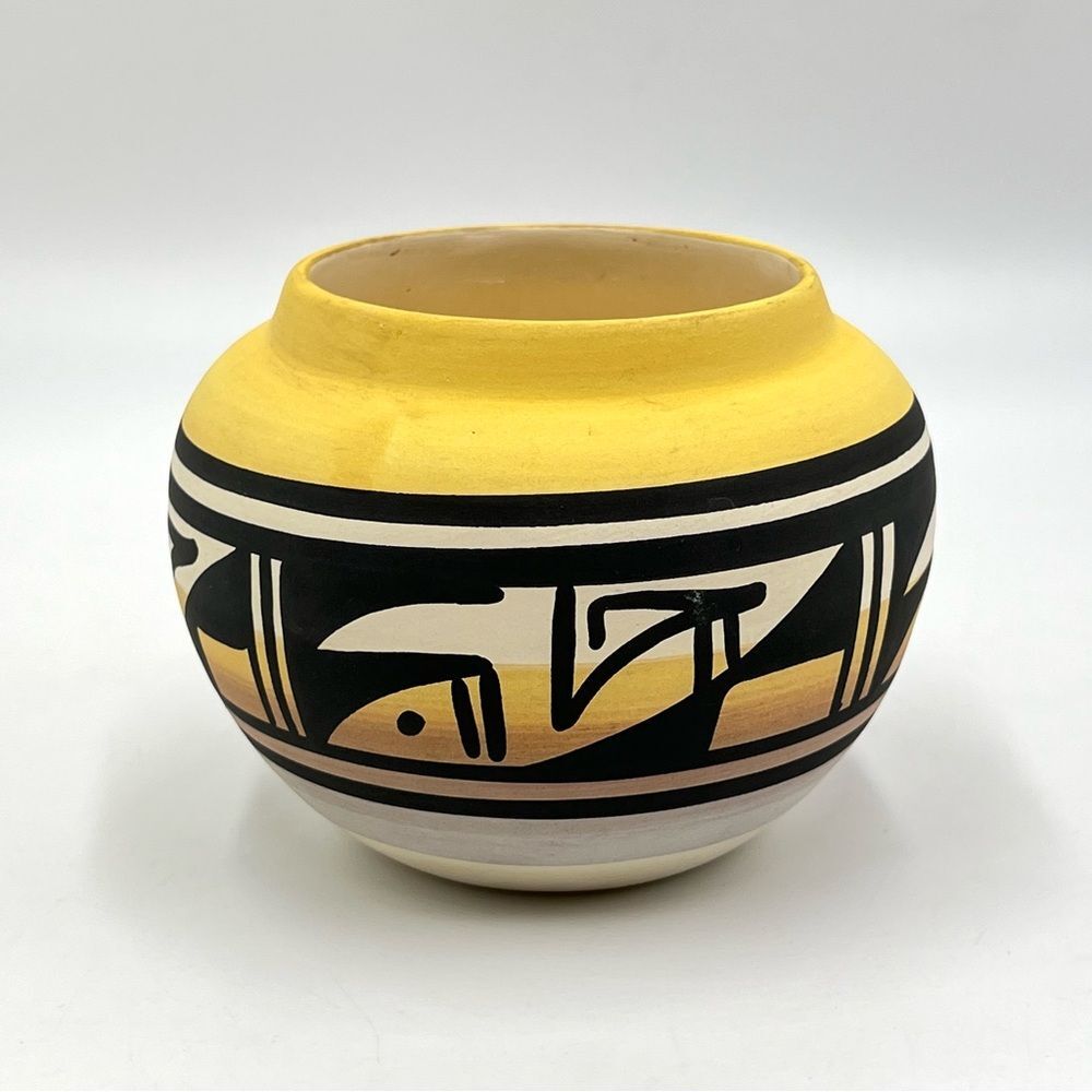 Vintage Lee USAโ Navajo Black White Yellow Bird Pottery Bowl Pot Vase Mesa Verde - Picture 4 of 9